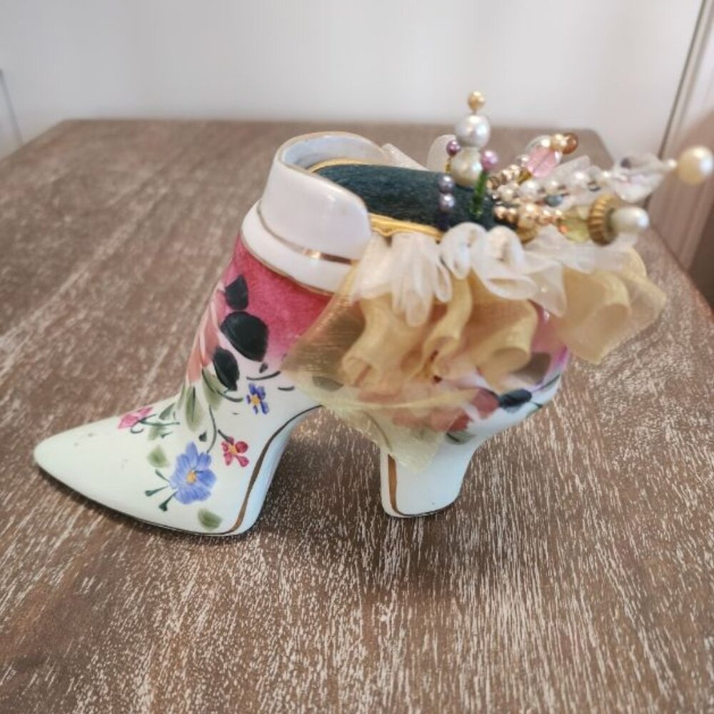 FORMALITIES BY BAUM BROTHERS DECORATIVE SHOE PIN CUSHION